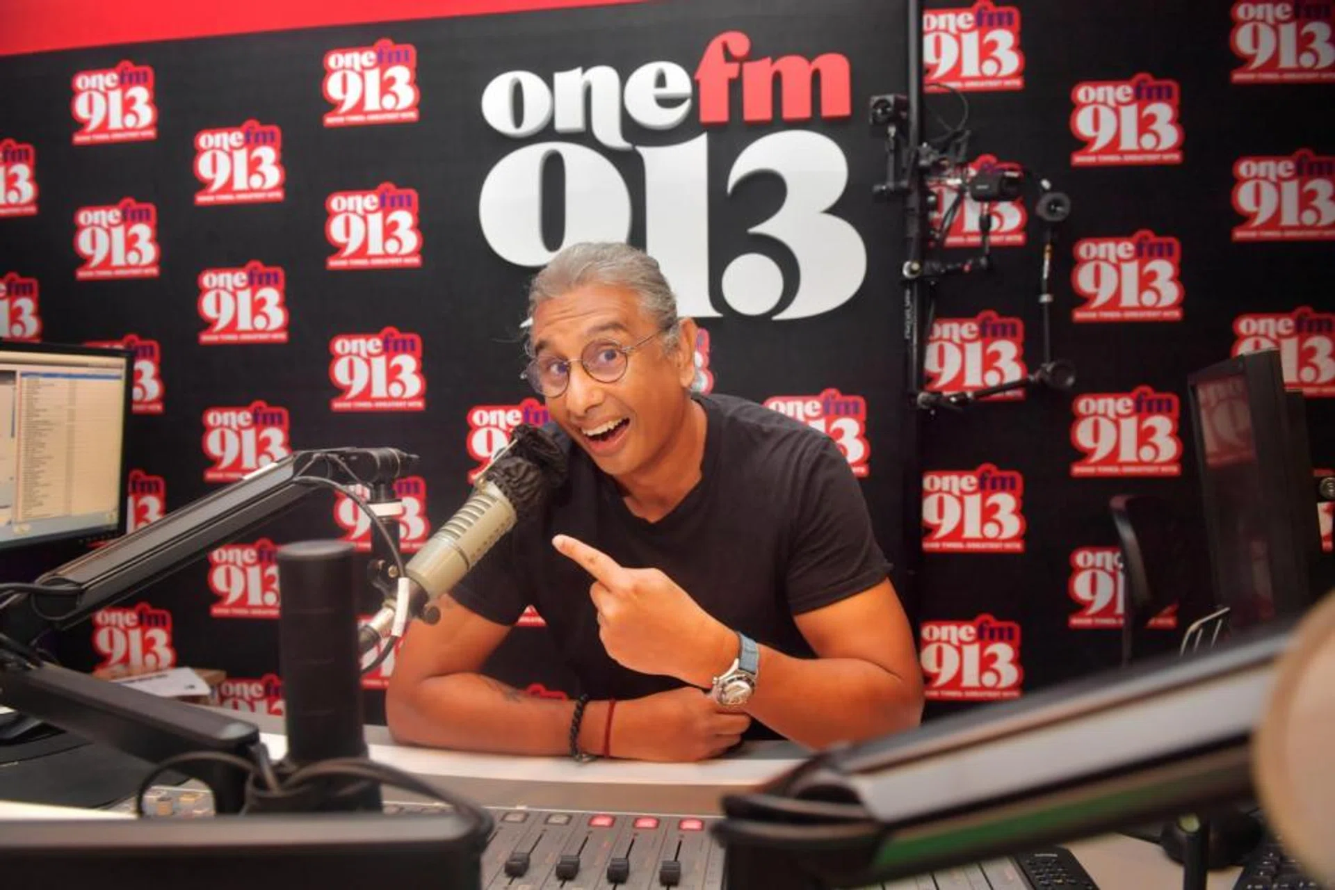 DJ Ron Monteiro will begin his weekend show on ONE FM from April 23, 2022. 