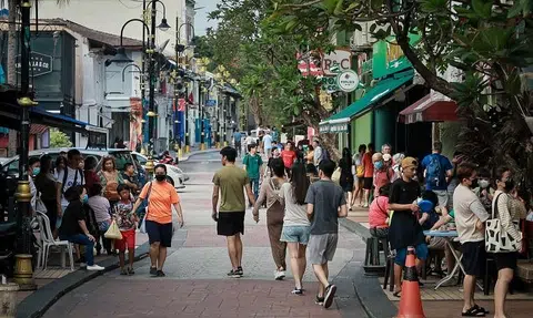 JB businesses expect boom during year-end holidays