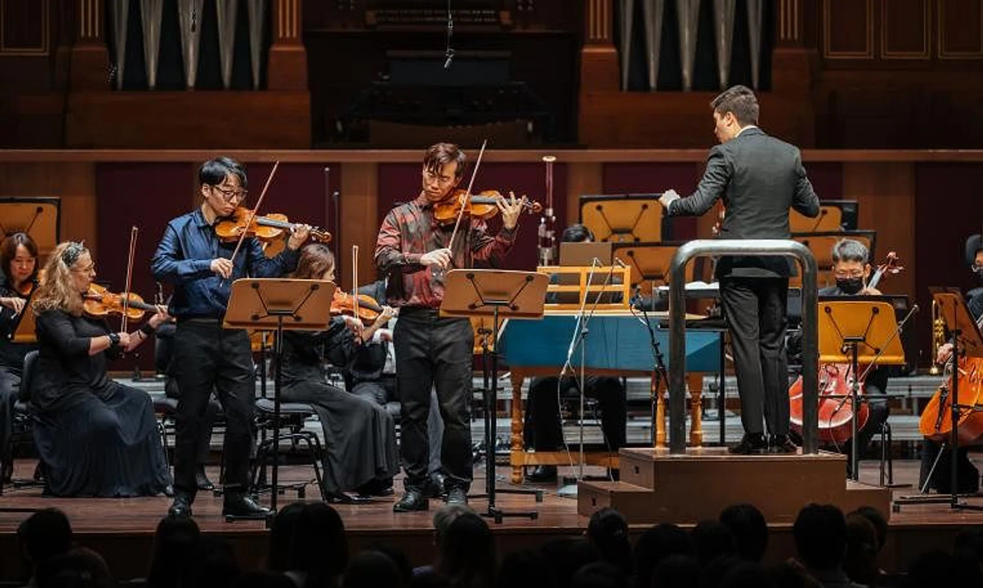 TwoSet Violin's Brett Yang (left) and Eddy Chen performing under the baton of Rodolfo Barraez and with the Singapore Symphony Orchestra.