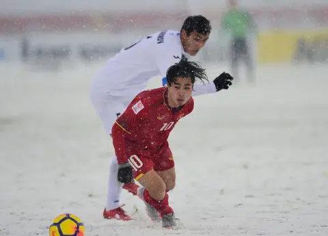 Brave Vietnam sunk by late goal in snow-hit final