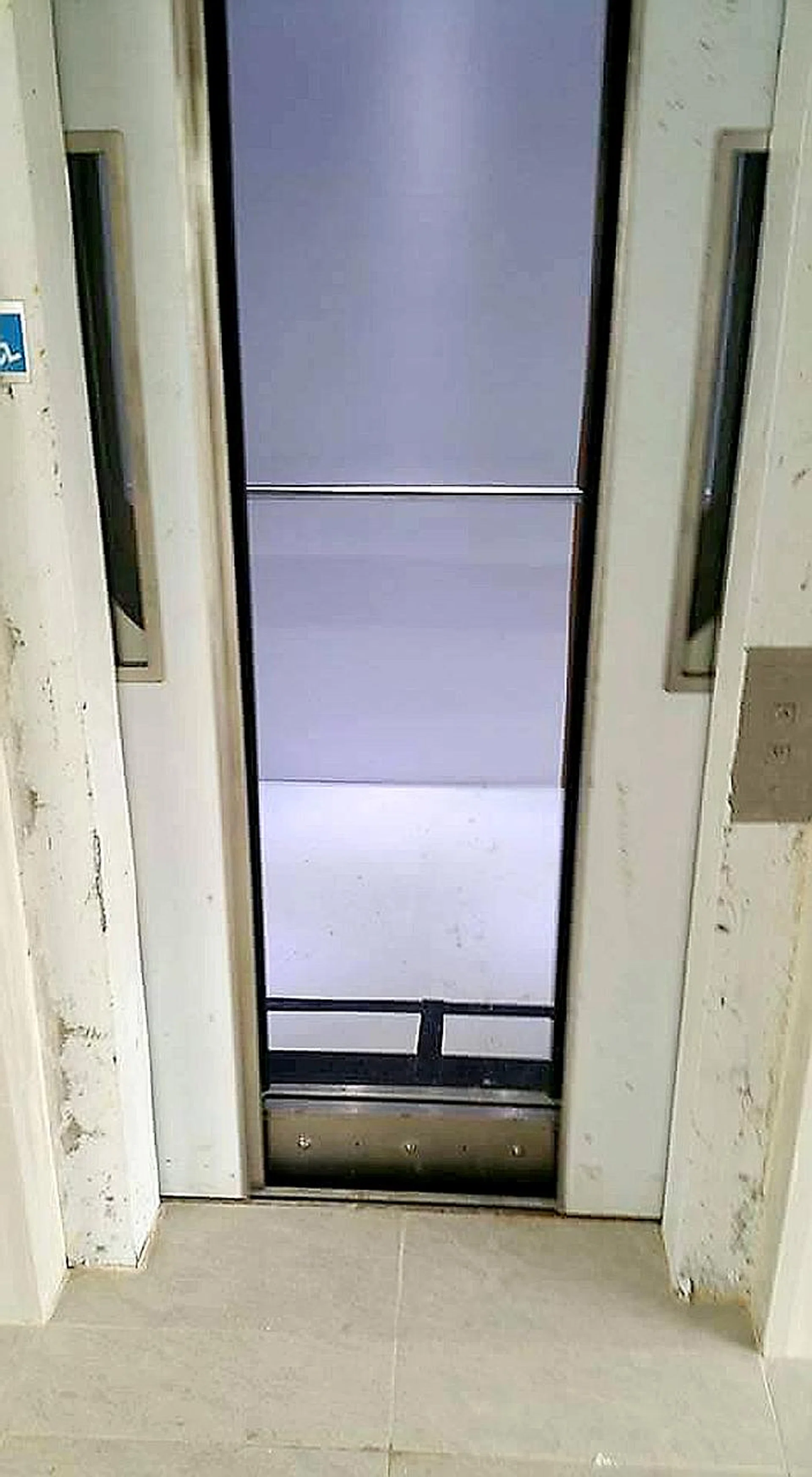 A lift at Block 296B, Bukit Batok Street 22, stopped about 20cm above the landing floor, causing a resident to nearly fall coming out. 