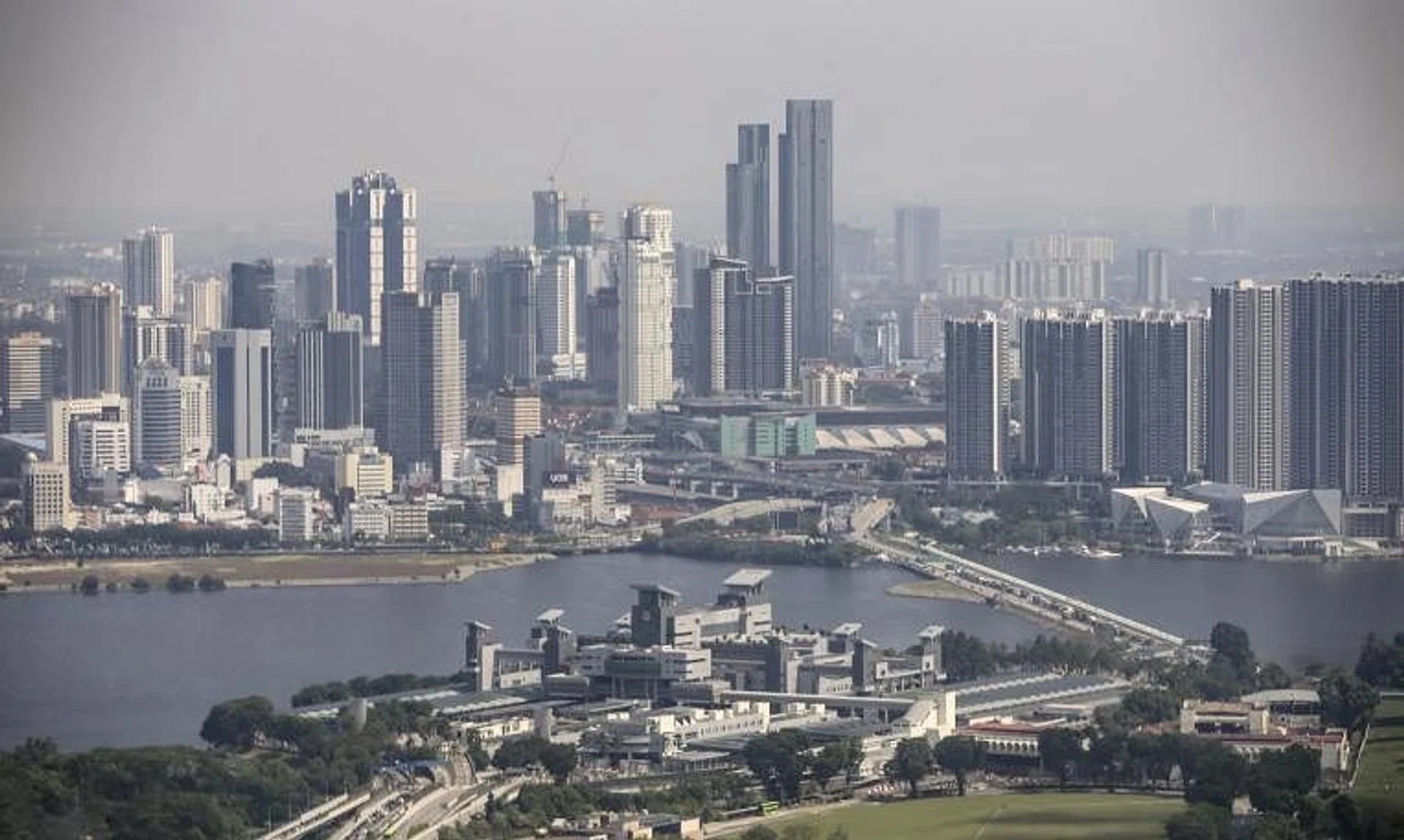 Over 1,000 Immigration personnel would be on duty at both checkpoints said Johor's executive councillor. 