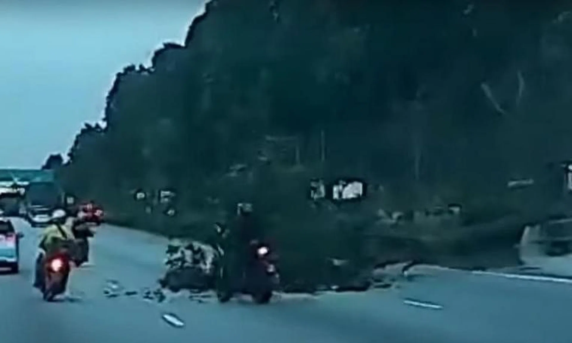 Footage uploaded online showed the tree falling and hitting a black car, obstructing the outermost lane of the SLE near the Woodlands Avenue 2 exit.