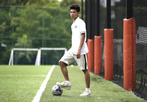 Singapore teen Ben Davis signs pro contract with Fulham