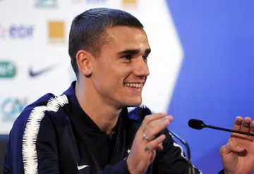 Griezmann snubs Barca to stay at Atletico