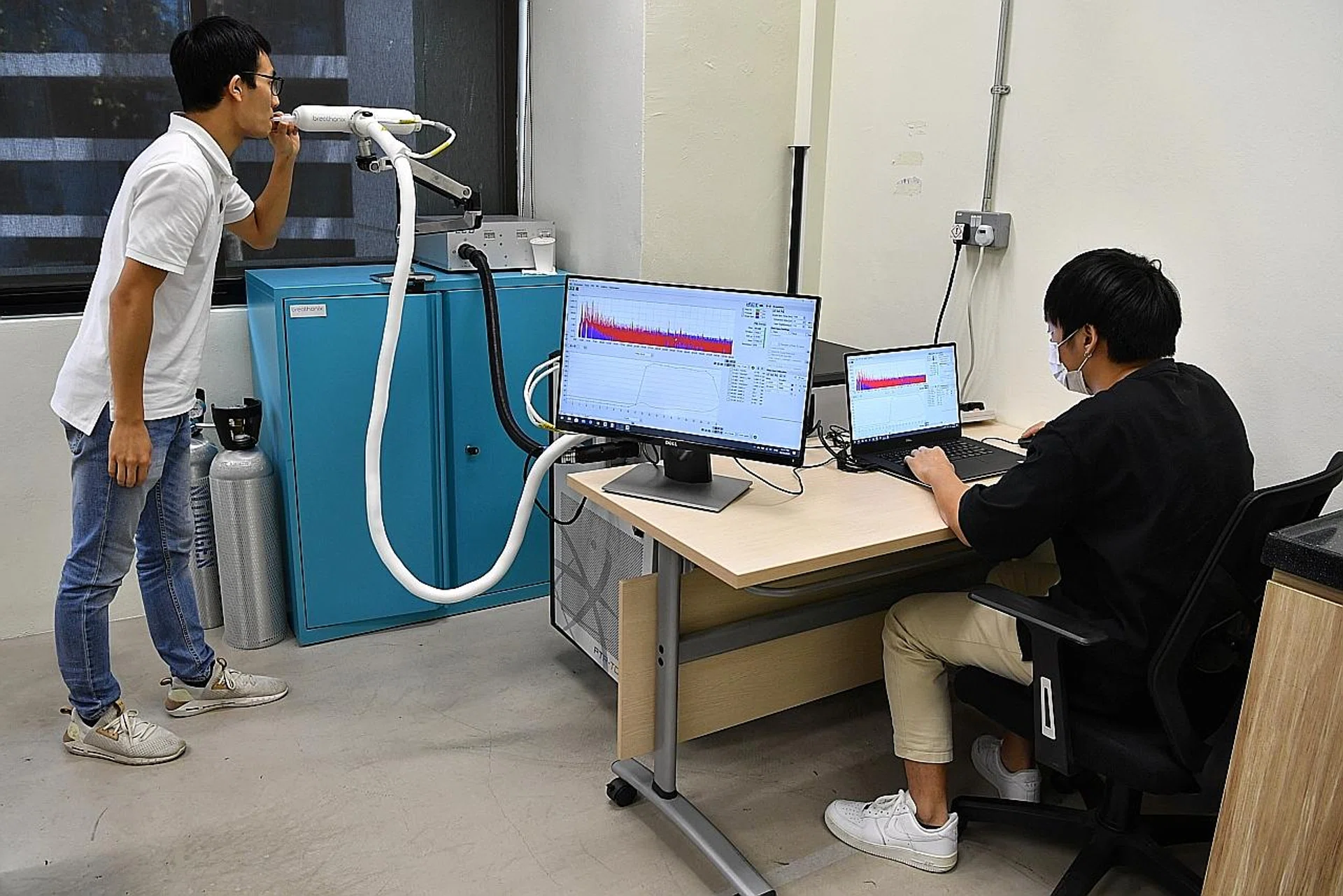 For the test, people blow into a disposable mouthpiece that is connected to a breath sampler. The results are generated in under a minute, without the need for the sample to be processed elsewhere. 