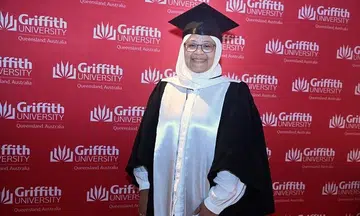 53-year-old working mum graduates as valedictorian