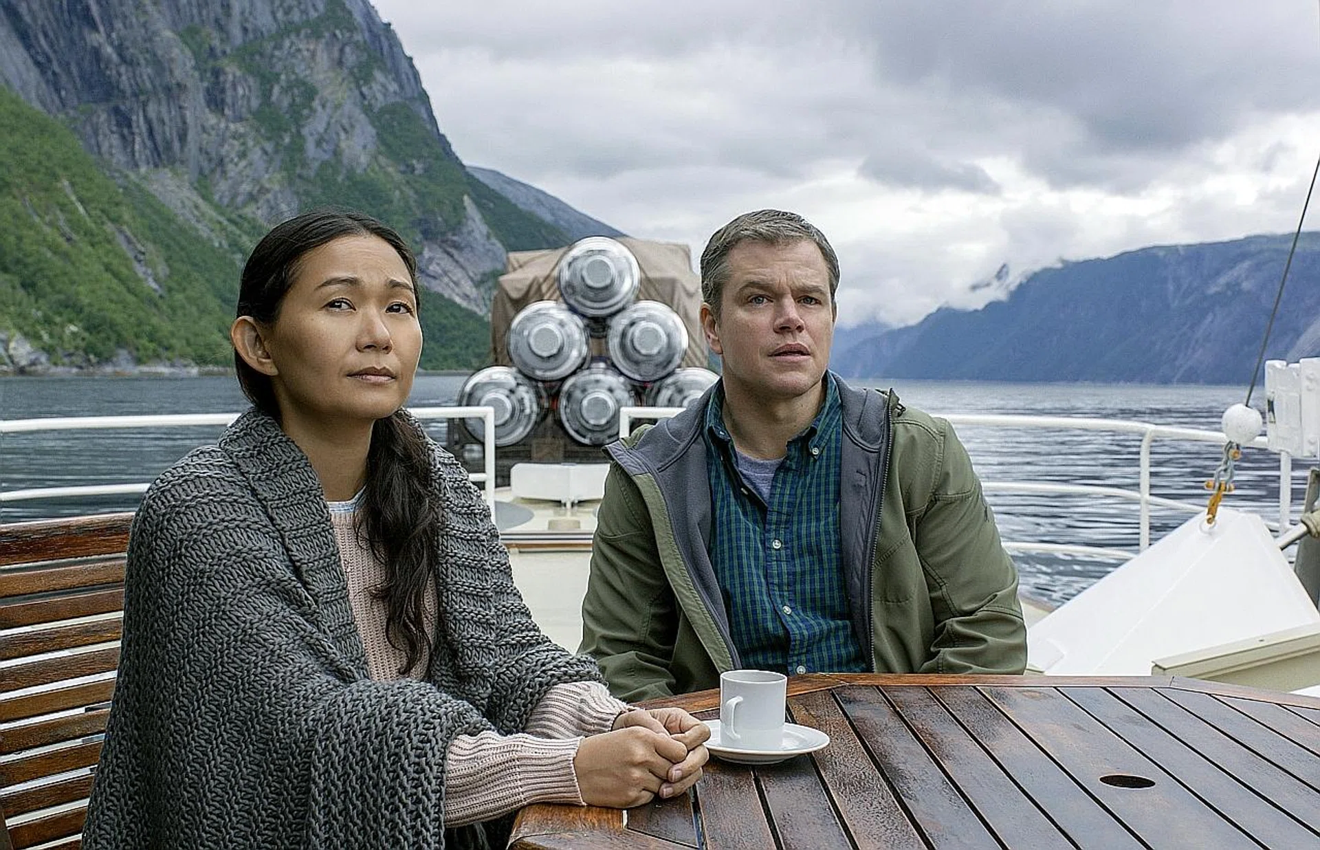 Next to Hong Chau, who delivers a superb performance as a dissident and an amputee in Downsizing, Matt Damon's doormat protagonist comes across as boring. 