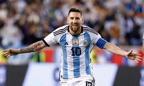 Lionel Messi signs contract with Inter Miami until 2025