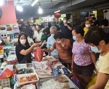 Crowds pack Chinatown wet market to stock up on seafood