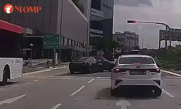 Car runs red light and hits taxi at New Bridge Road junction