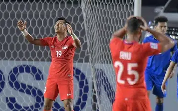 Sarawut sinks Singapore