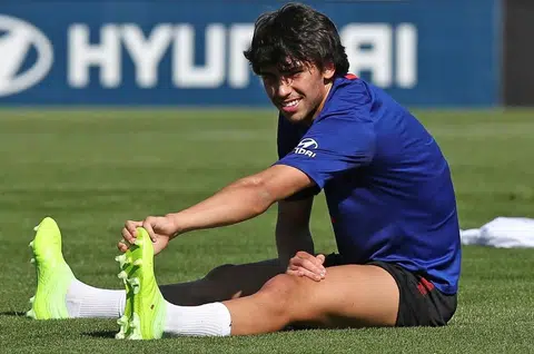 Atletico's Felix sprains knee in La Liga restart preparation