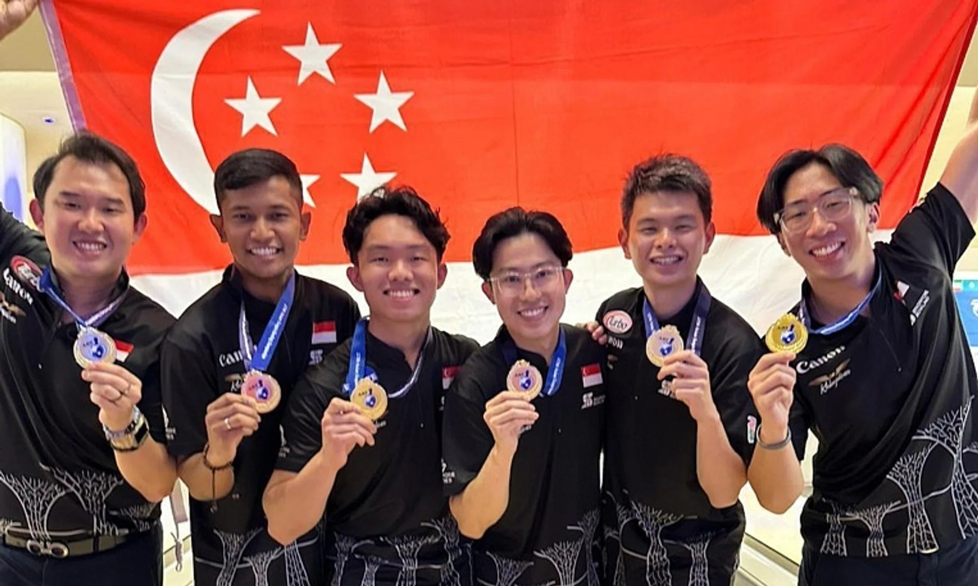 (From left) Jaris Goh, Nu’man Syahmi, Mike Ong, Joel Tan, Darren Ong and Jomond Chia with their gold medals at the Asian Tenpin Bowling Championships.