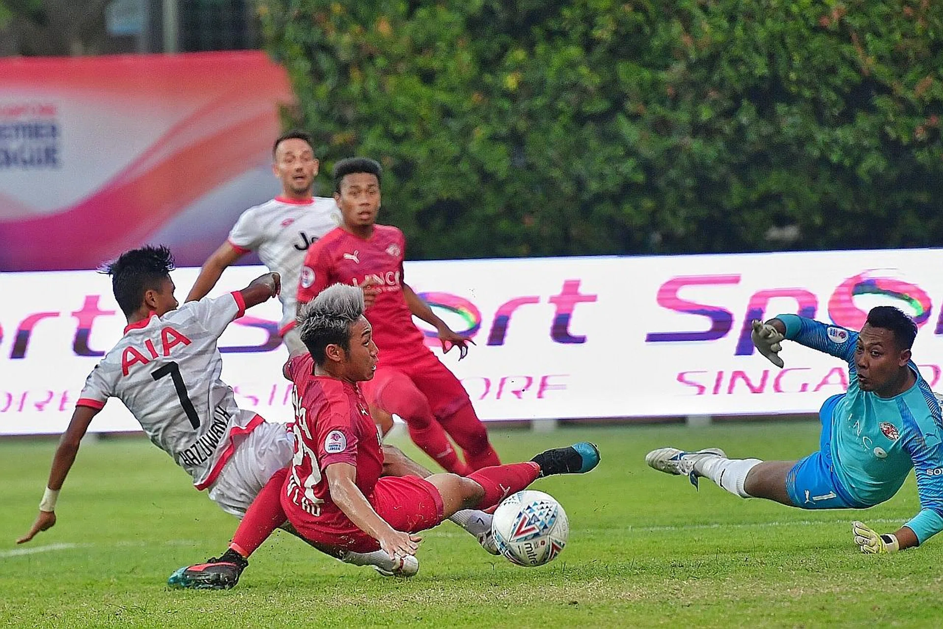 Balestier Khalsa's Hazzuwan Halim (No. 7) being closed down by Home United's Ho Wai Loon.