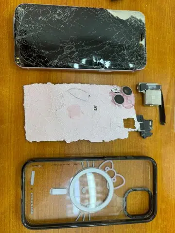 Brief relationship ends in broken phone and spectacles