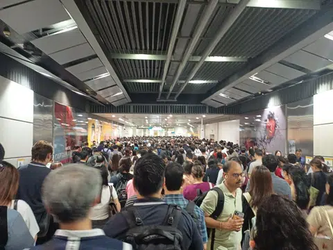 Train passengers on the Circle Line faced delays in their journeys on the morning of Feb 11 after a signalling fault caused power trips and trains to be stalled in eight stations.