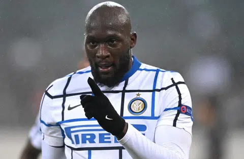 Lukaku double keep Inter alive in Champions League