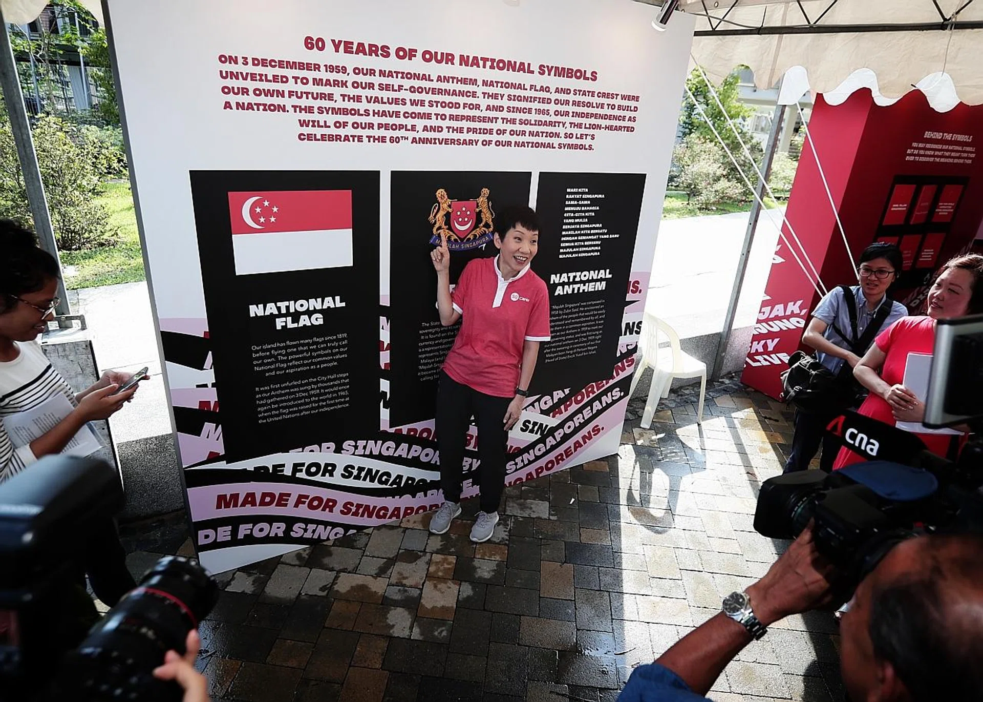 Ms Grace Fu elaborating on the 60th anniversary of Singapore's national symbols at the One Community Fiesta family sports carnival held at Jurong Lake Gardens.
