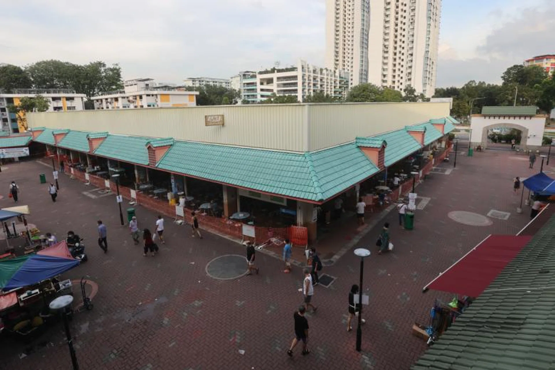 Masks will no longer be mandatory in outdoor settings from March 29, but indoors, masks-wearing will remain mandatory. 