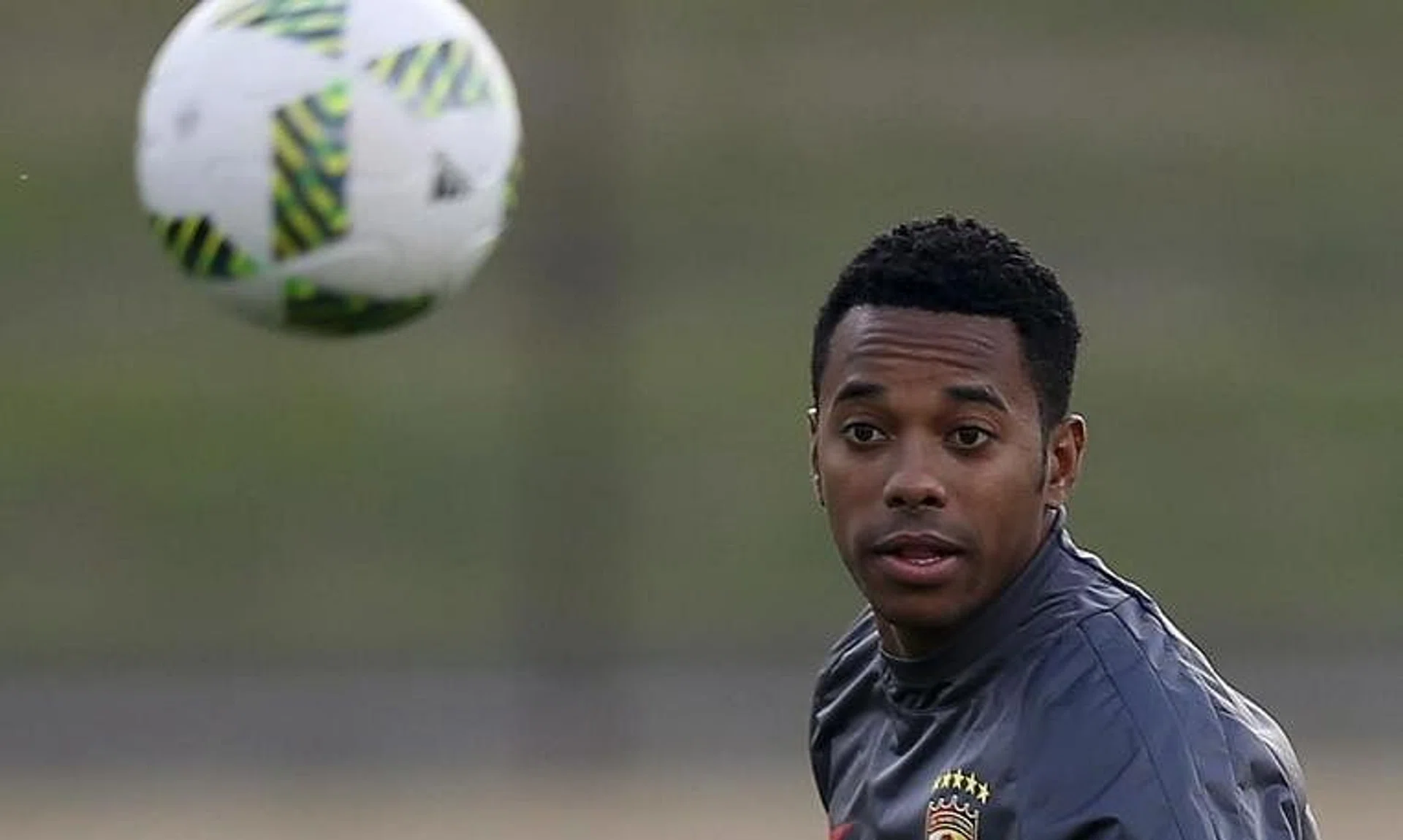 Guangzhou Evergrande's Robinho eyes the ball during a training session ahead of their Club World Cup semi-final soccer match against Barcelona in Yokohama, south of Tokyo, Japan, December 15, 2015.    REUTERS/Toru Hanai/FILE PHOTO