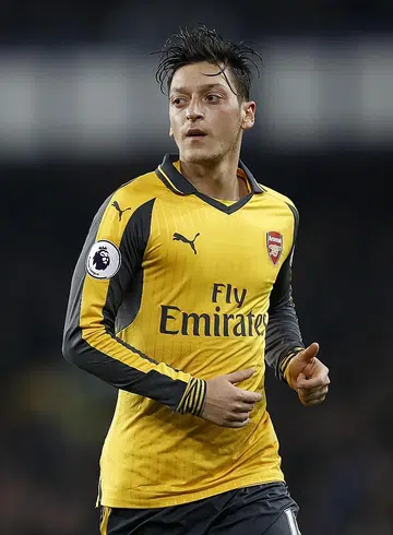Wenger: Oezil's future does not depend on me