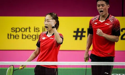 Singapore beat hosts England to top mixed team group in badminton