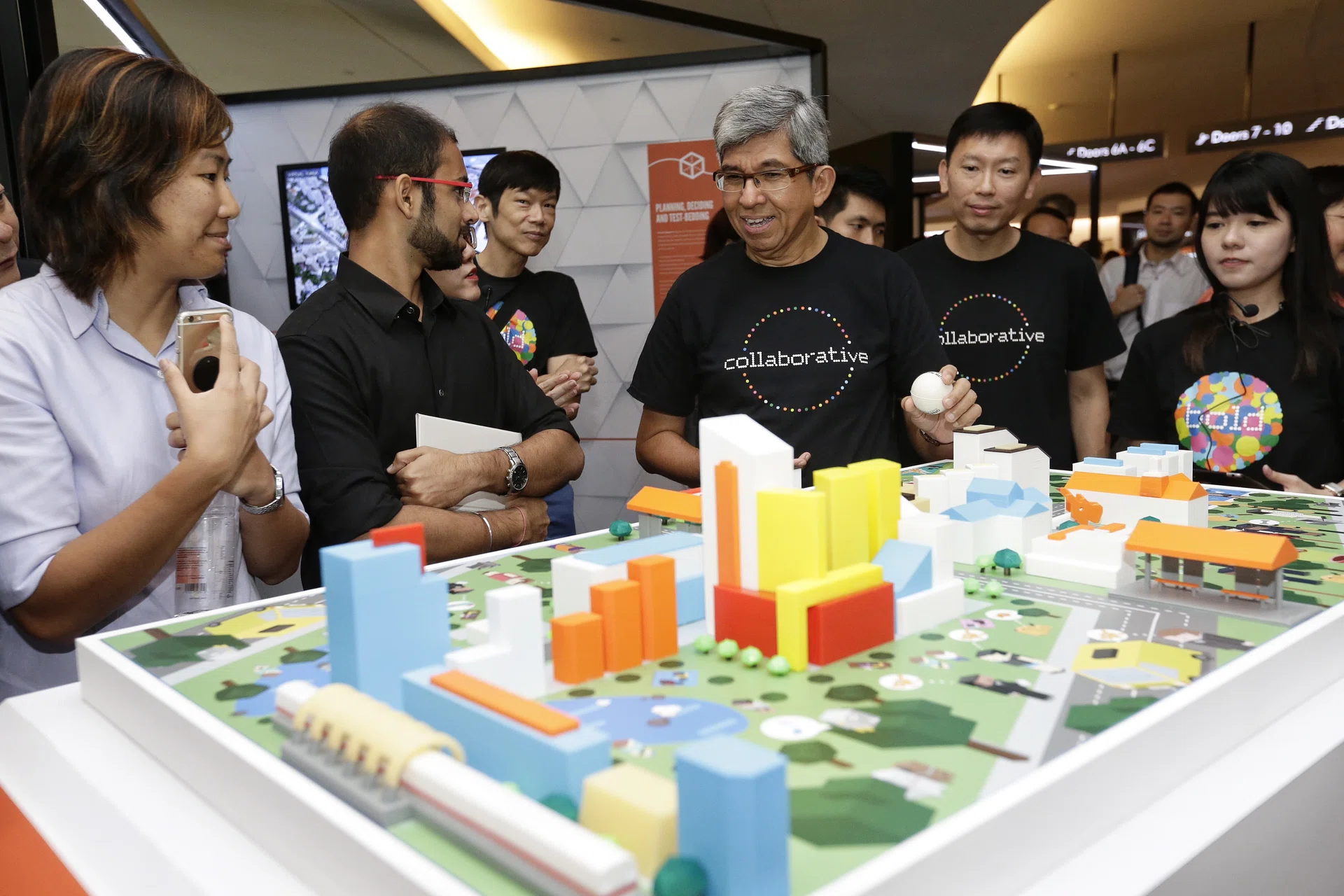 ONLINE: Minister for Communications and Information Yaacob Ibrahim and Minister of State for Ministry of Communications and Information Chee Hong Tat at the launch of GovTech yesterday. 