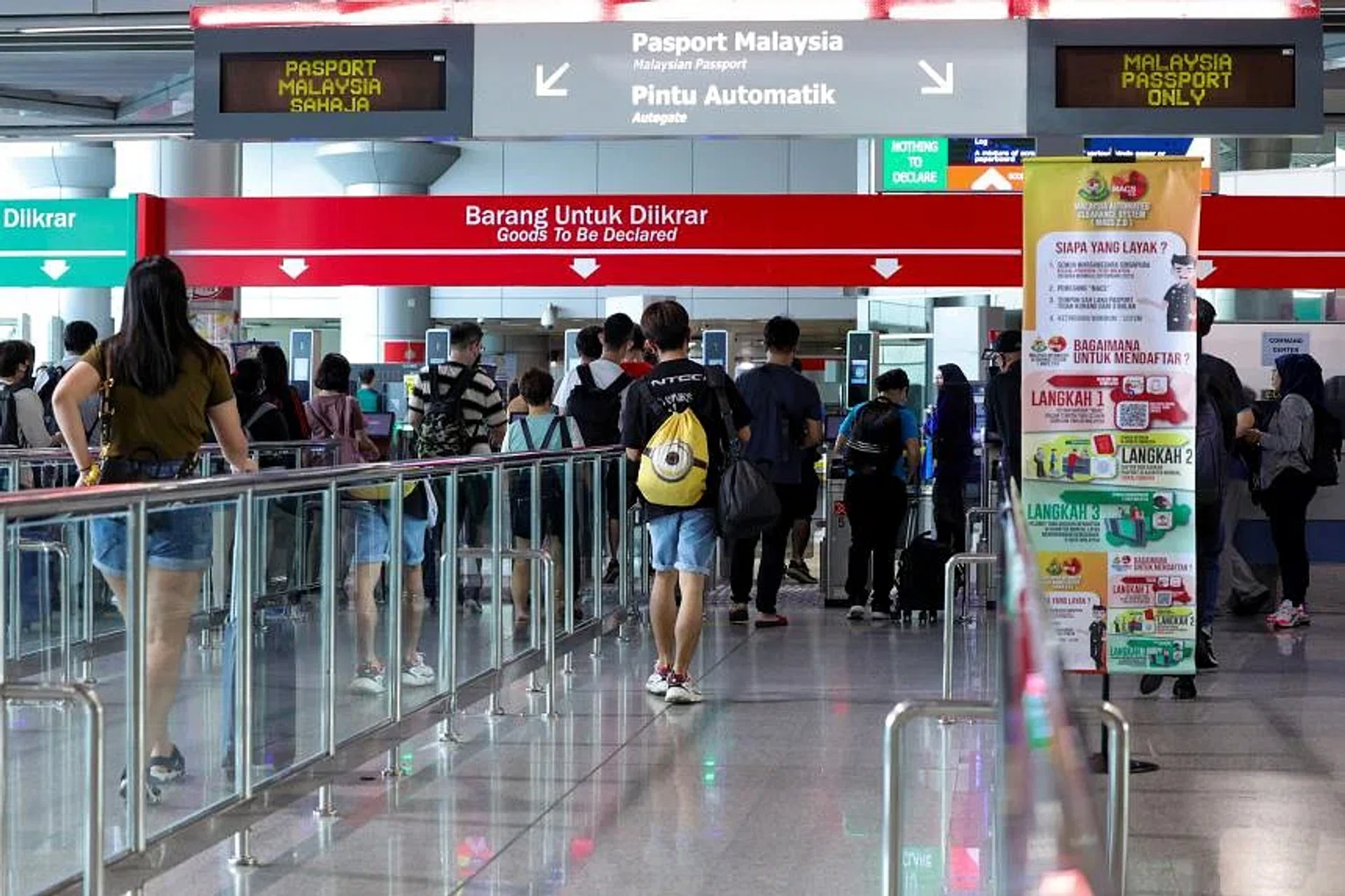Malaysia urges more Singaporeans to use the electronic gate facilities at the two land entry checkpoints in Johor Bahru.
