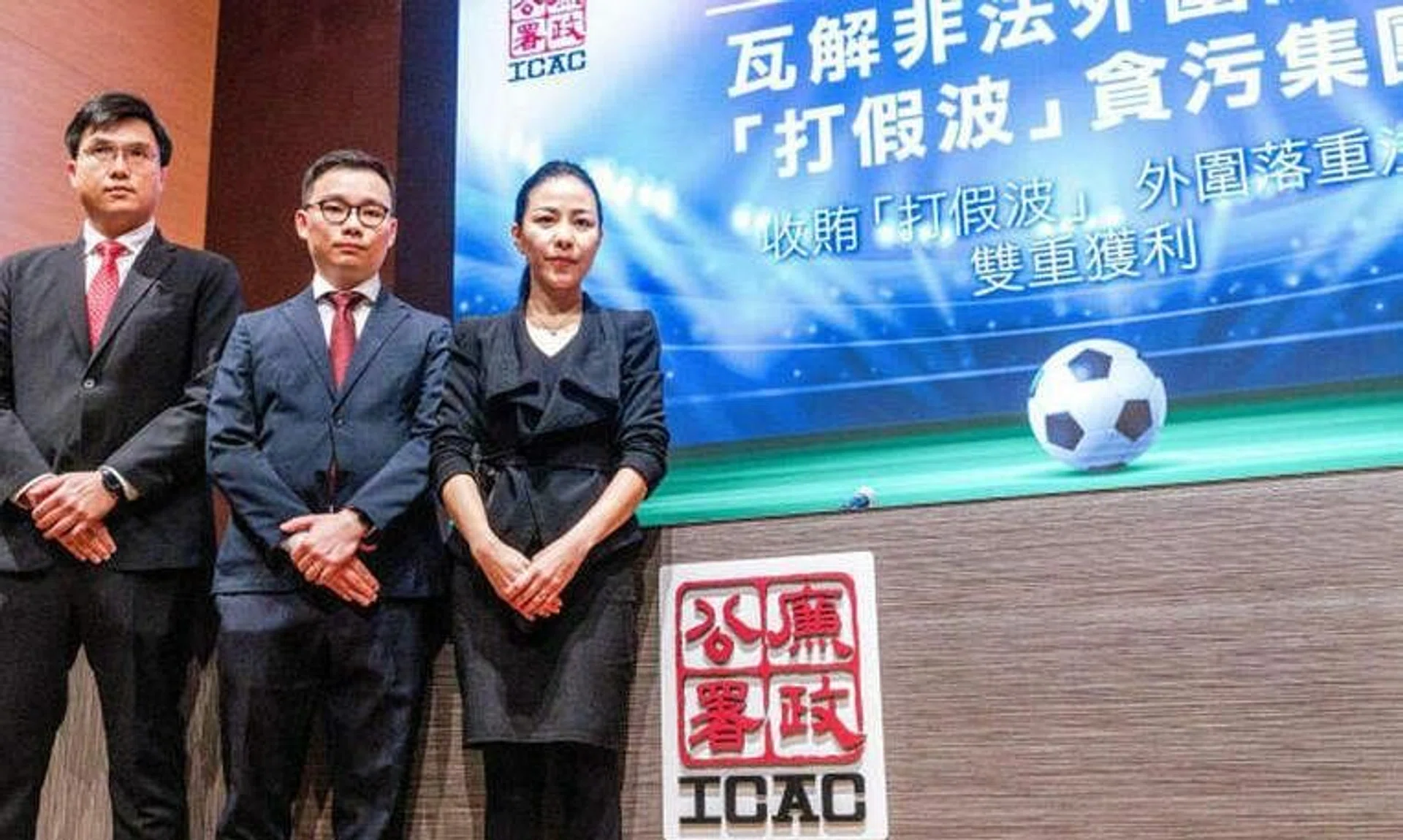 (From left) Allen Leung Wing-hang, Chief Investigator, Operations Department; Kenny Lau Tsz-hong, Investigator, Operations Department; Kate Cheuk Chi-yan, Principal Investigator, Operations Department, attend the ICAC press conference.