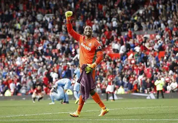 Goalie Grant denies Man United
