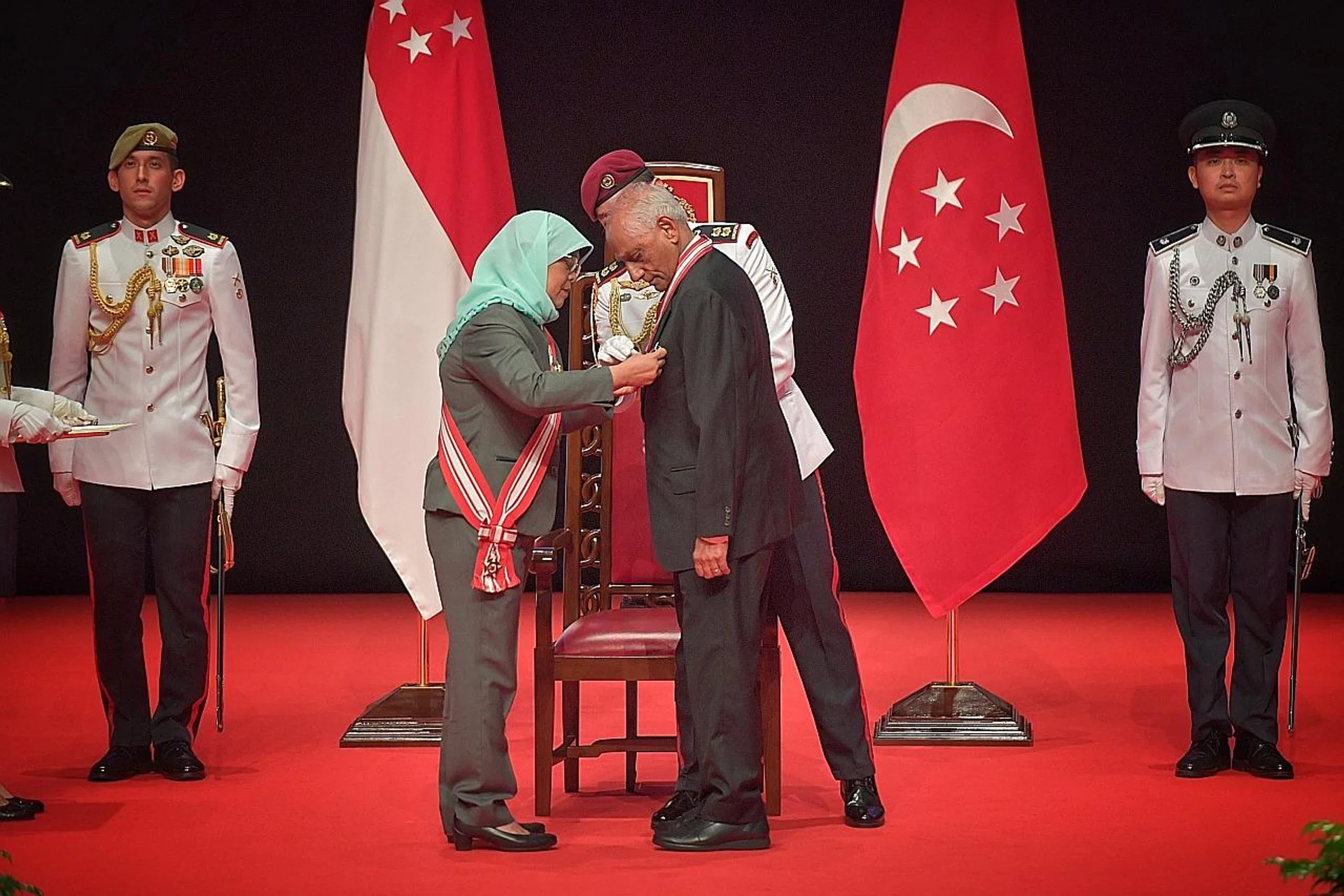 President Halimah Yacob presenting Mr J.Y. Pillay with the Order of Temasek (With Distinction) at the ceremony held at the Institute of Technical Education (ITE) College Central.