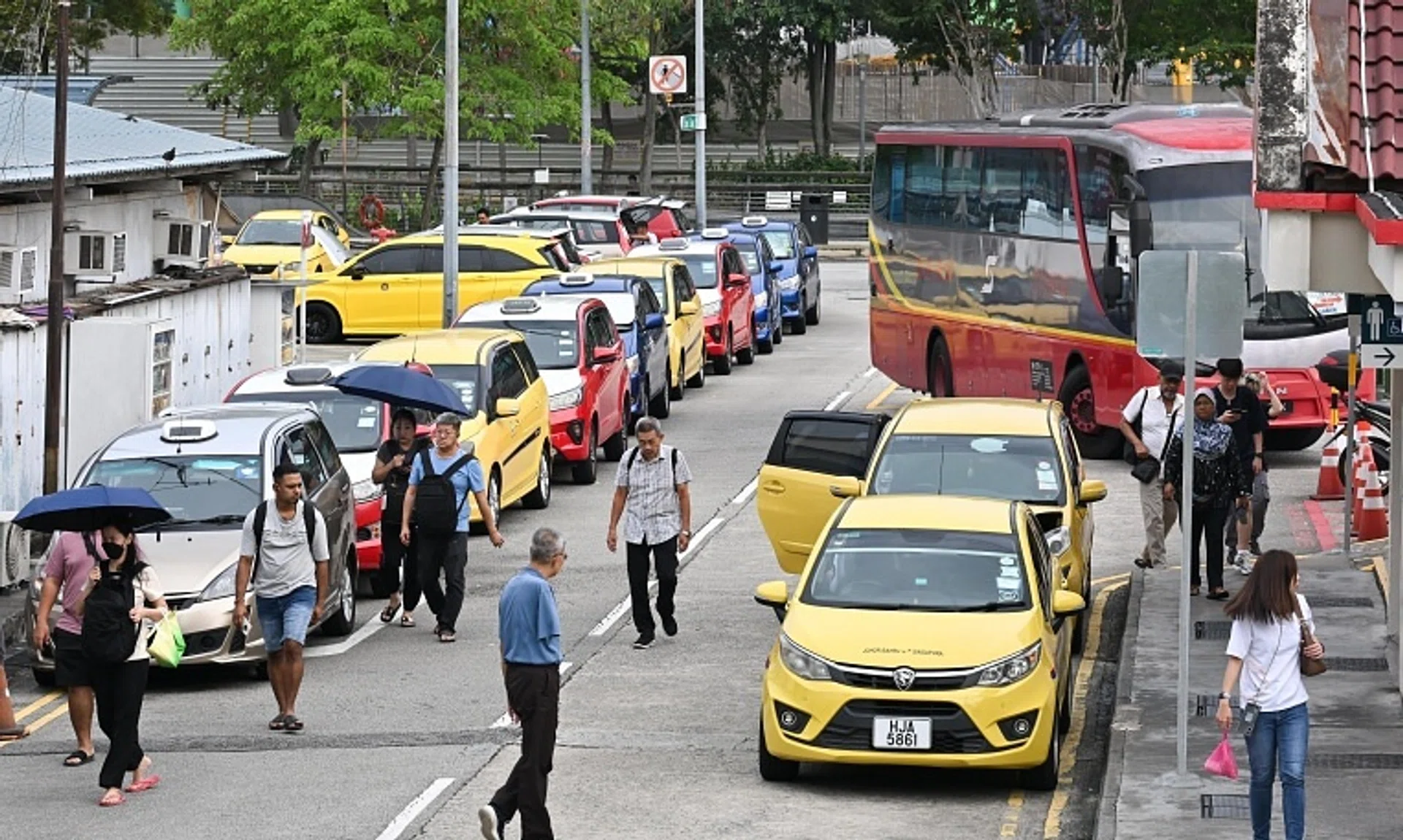 During recent visits to the Ban San Street Terminal, ST saw a long line of licensed taxis waiting for passengers.
