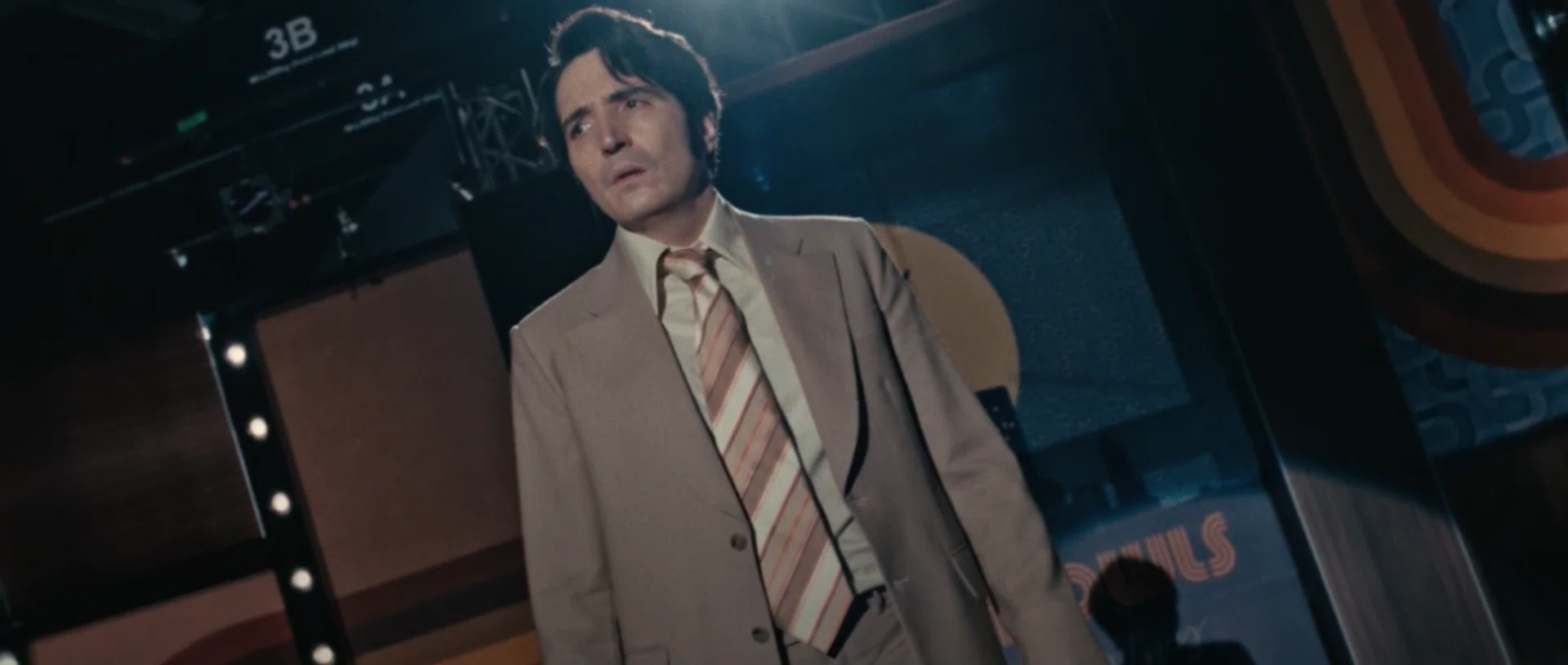 Late Night With The Devil stars David Dastmalchian as 1970s late-night talk show host Jack Delroy.
