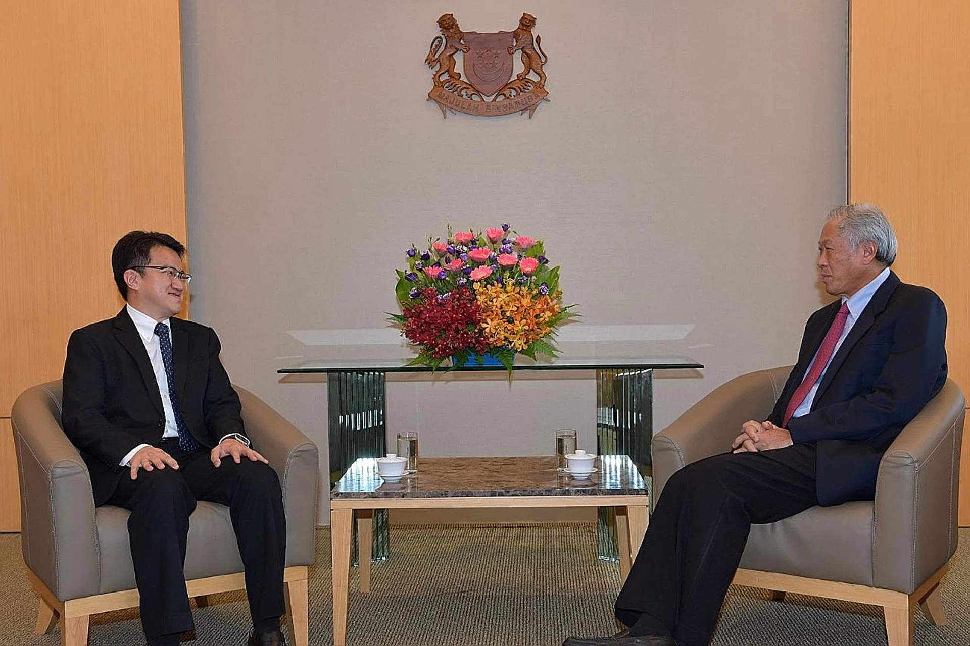 Malaysian Deputy Minister for Defence Liew Chin Tong (left) calling on Minister for Defence Ng Eng Hen (right) at the Ministry of Defence. 