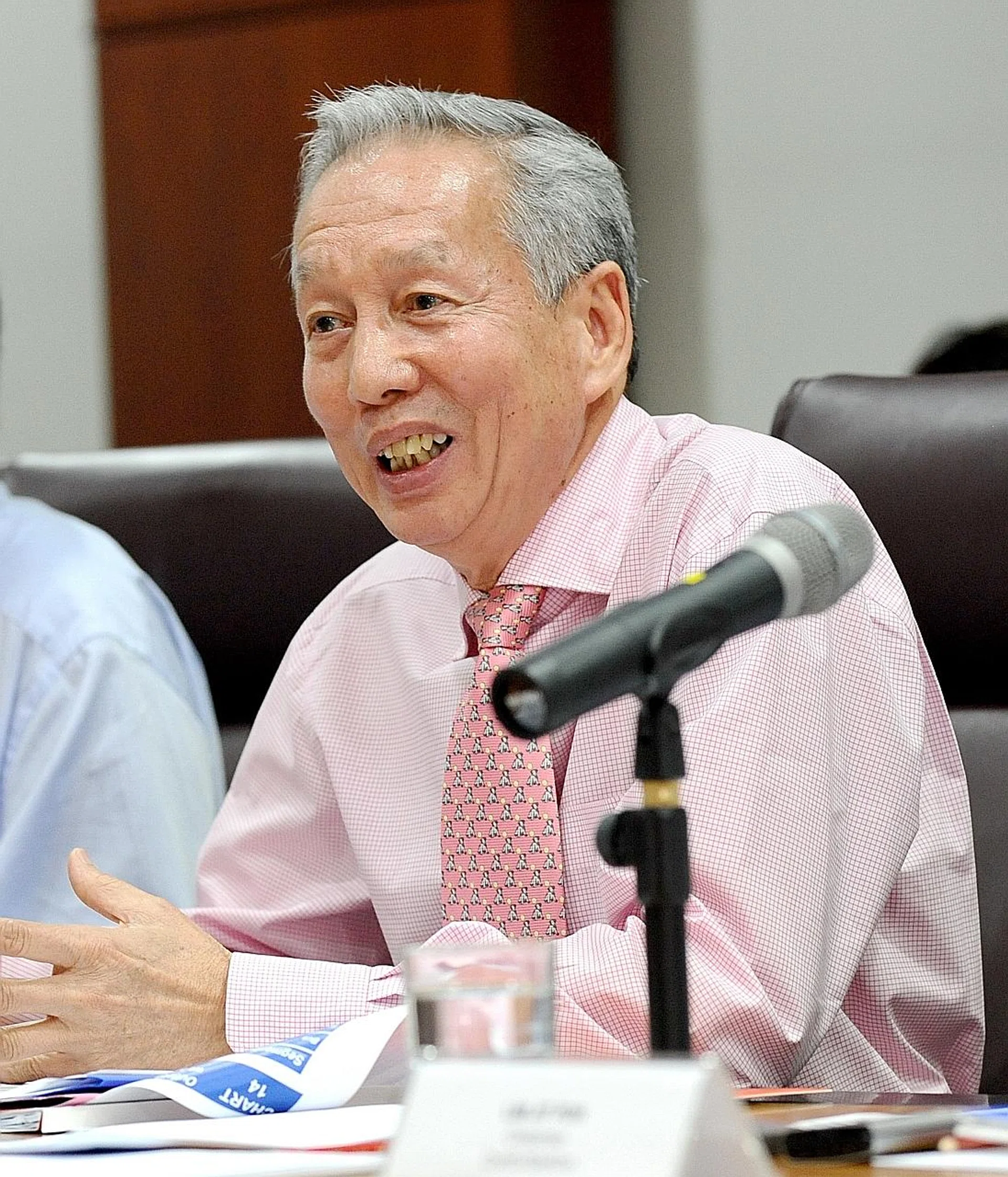 Mr Kua Hong Pak will remain as senior adviser after stepping down as chief executive. 