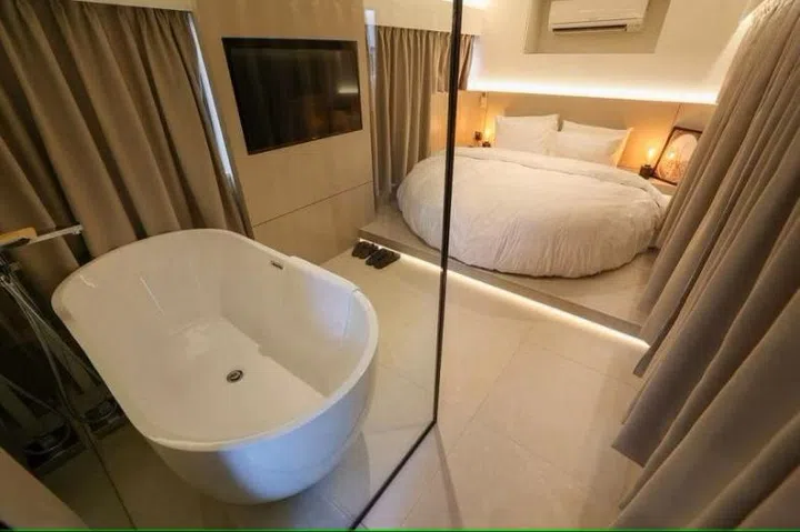 787