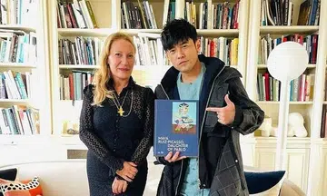 Singer Jay Chou meets Picasso's granddaughter in Paris