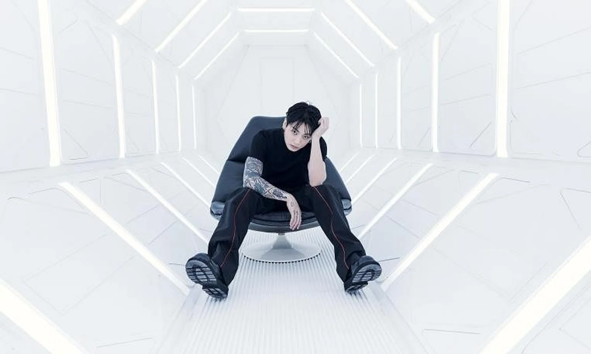 Jungkook's 3D made it to the top spot on Billboard Global 200 chart.