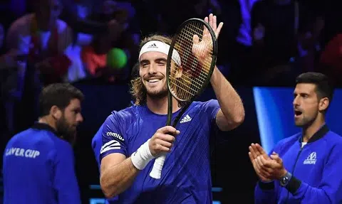 Tearful farewell as Federer's last match ends in defeat, fiery protest at Laver Cup