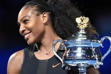 Serena beats Venus to set new record