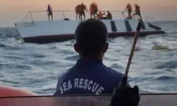 27 tourists and 3 crew members rescued after boat capsizes off Pattaya