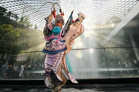 Chinese opera in Singapore adapts to the age of TikTok