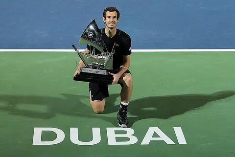 Andy Murray strolls to Dubai triumph