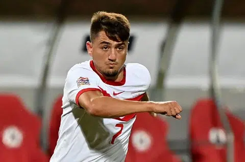 Leicester sign winger Cengiz Under from AS Roma on loan
