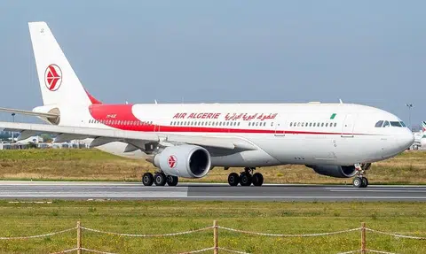 Man found barely alive in landing gear of Algeria flight to Paris