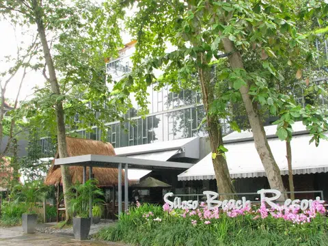 14-year-old girls in hotel room with guys and alcohol, police investigating