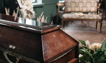 Ecuadoran woman who woke up during her own wake is really dead now