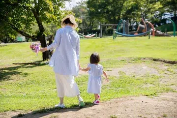 Taiwan woman sees son's classmate looks like her husband; discovers she's his mistress' daughter