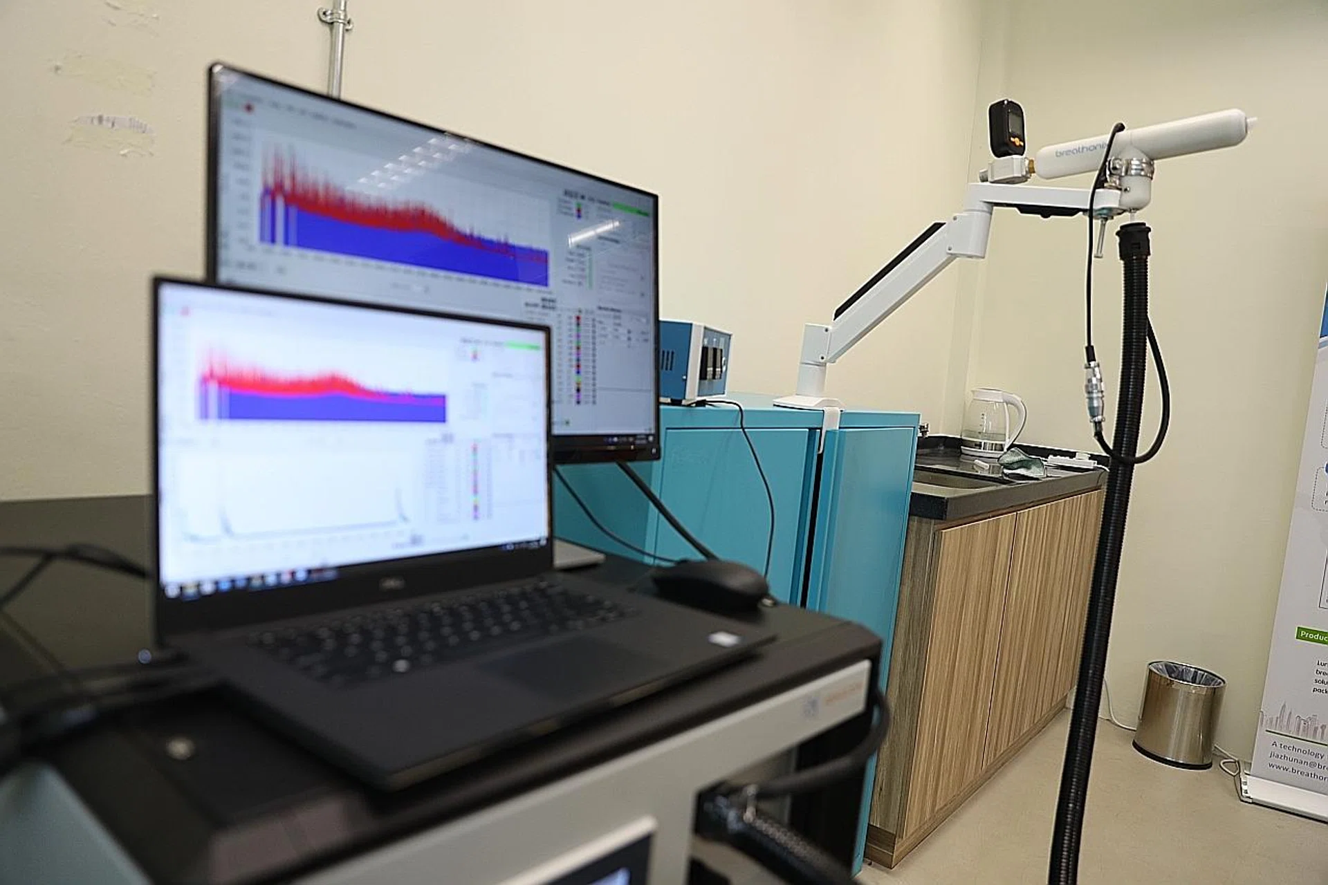 The Breathonix test works by getting a person to blow into a disposable mouthpiece connected to a high-precision breath sampler. 